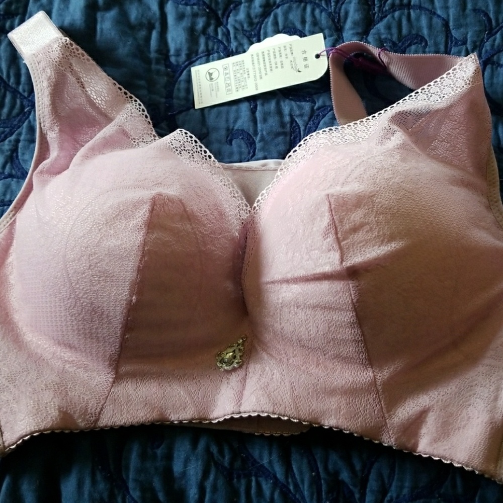 Lilac bra, from Newchic,  NET, size is deceptive.